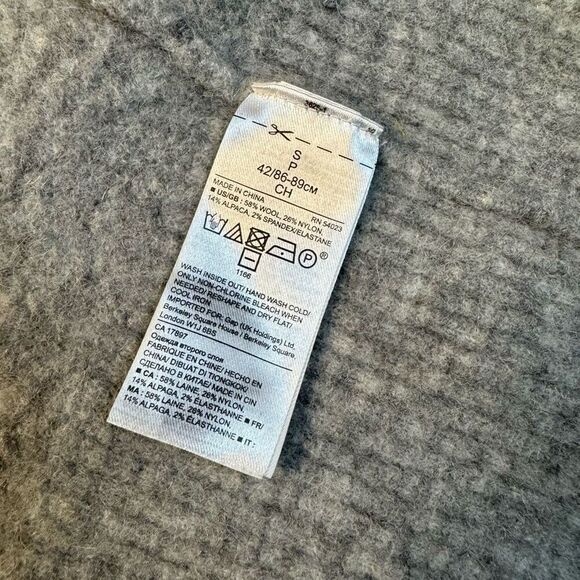 Banana Republic Women’s Gray Cardigan with Italian Yarn Filpucci - Picture 5 of 10